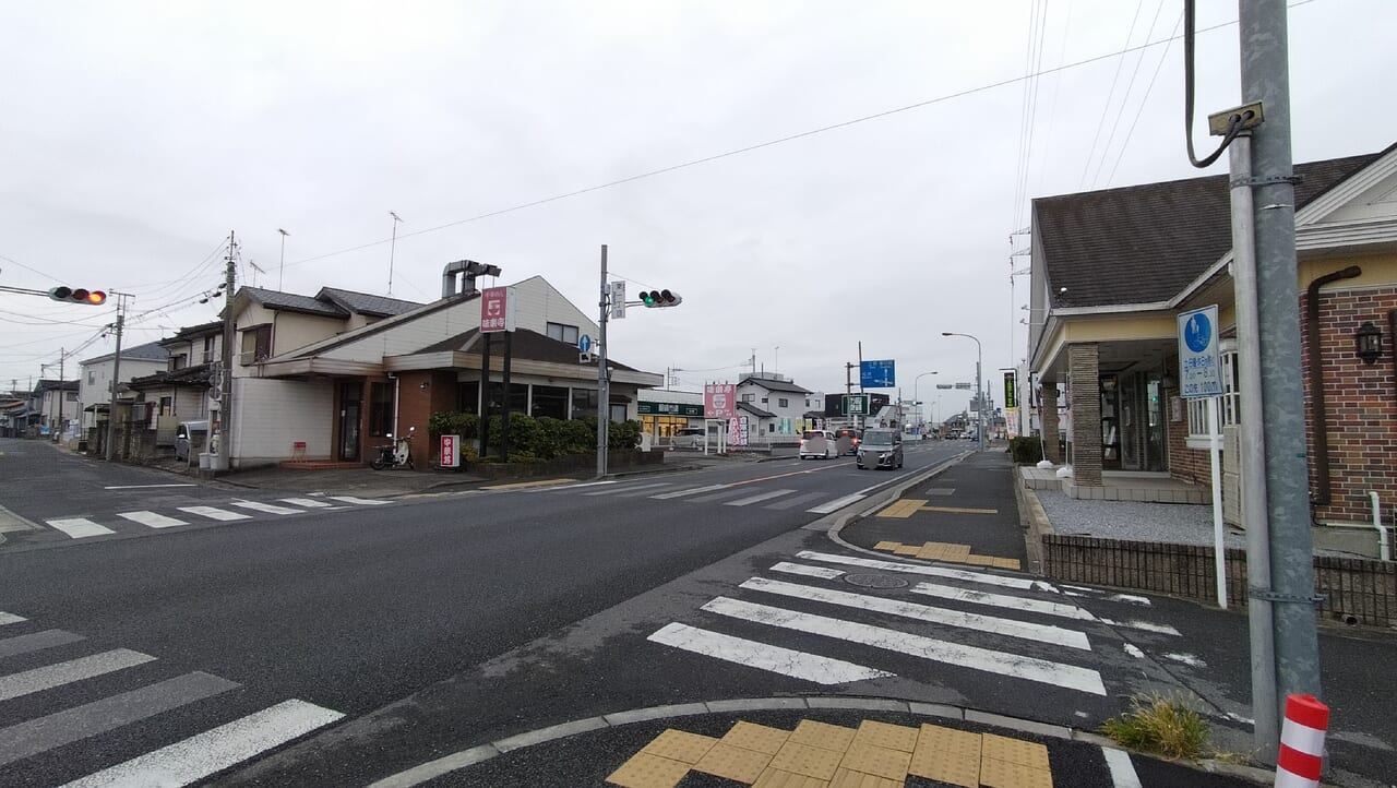 周辺店舗と道路