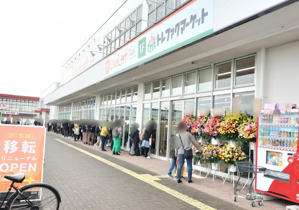 グランドオープン開店前の行列