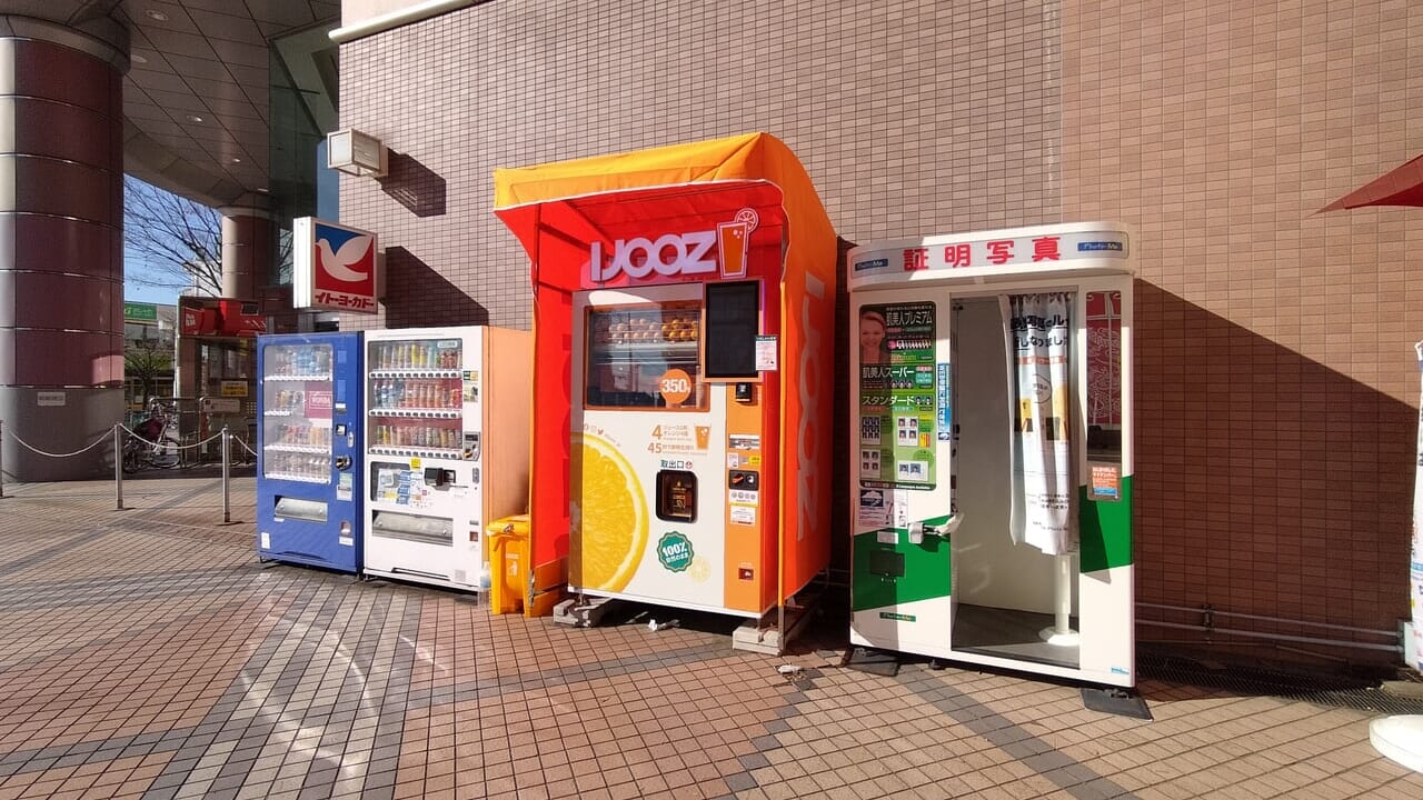 イトーヨーカドー久喜店外にあるijooz自動販売機