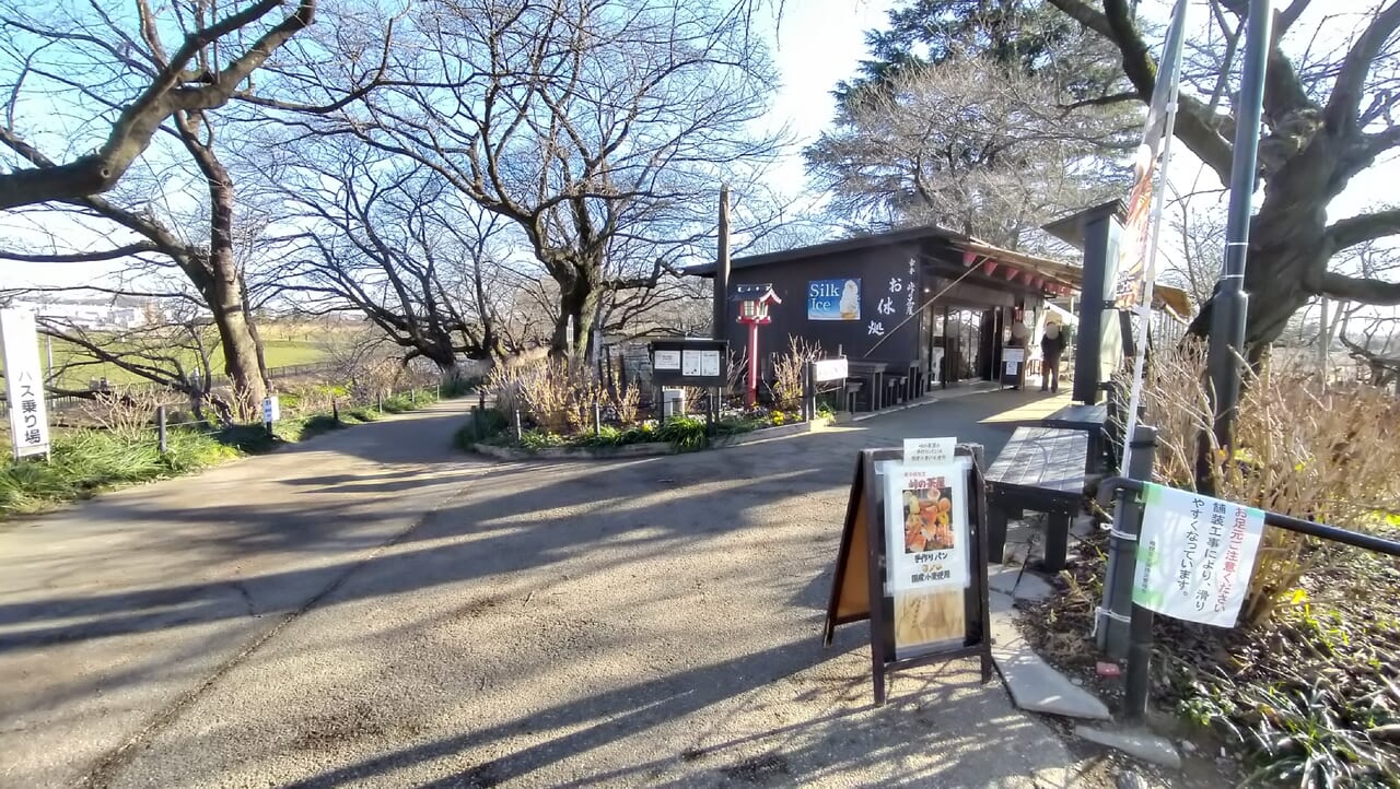 権現堂公園内にある峠の茶屋