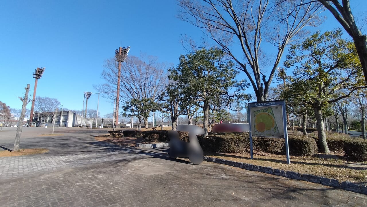 ひばりが丘球場と駐車場