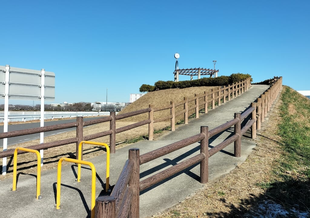 権現堂公園3号公園にある「展望の丘」