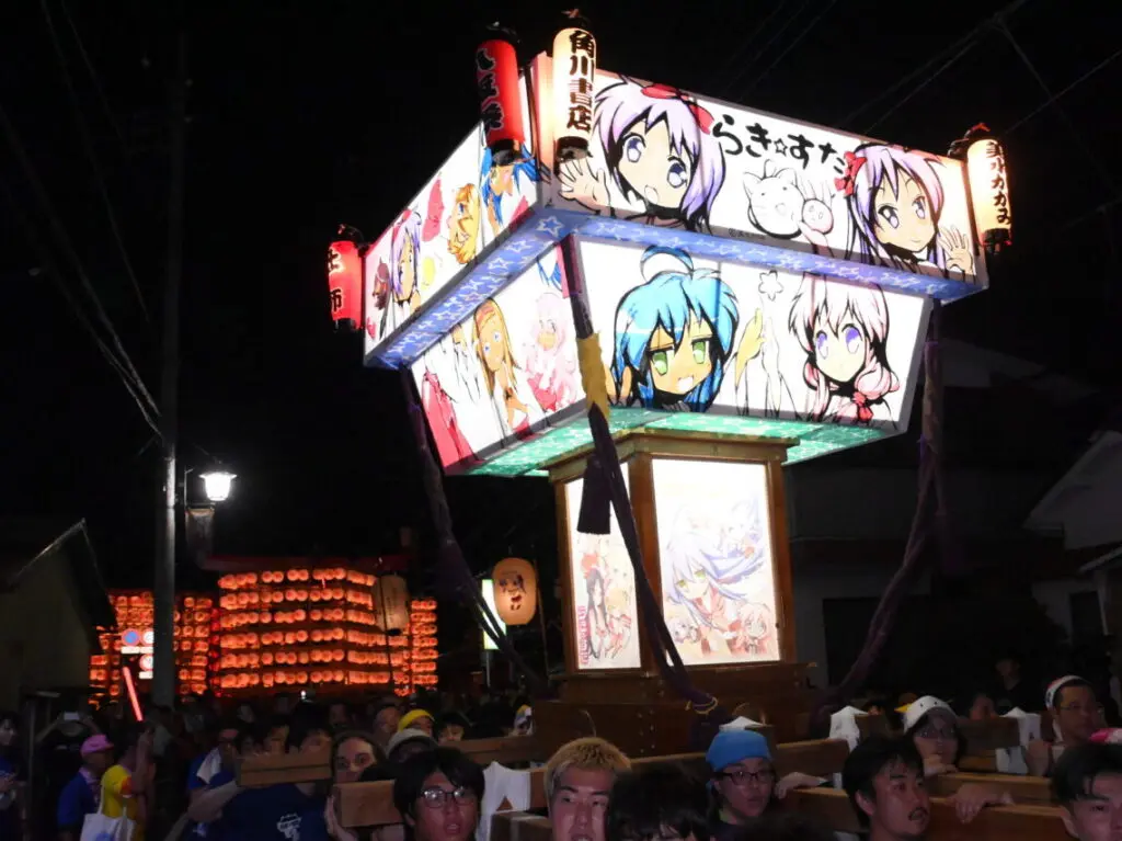 久喜市鷲宮の八坂祭にて山車と神輿
