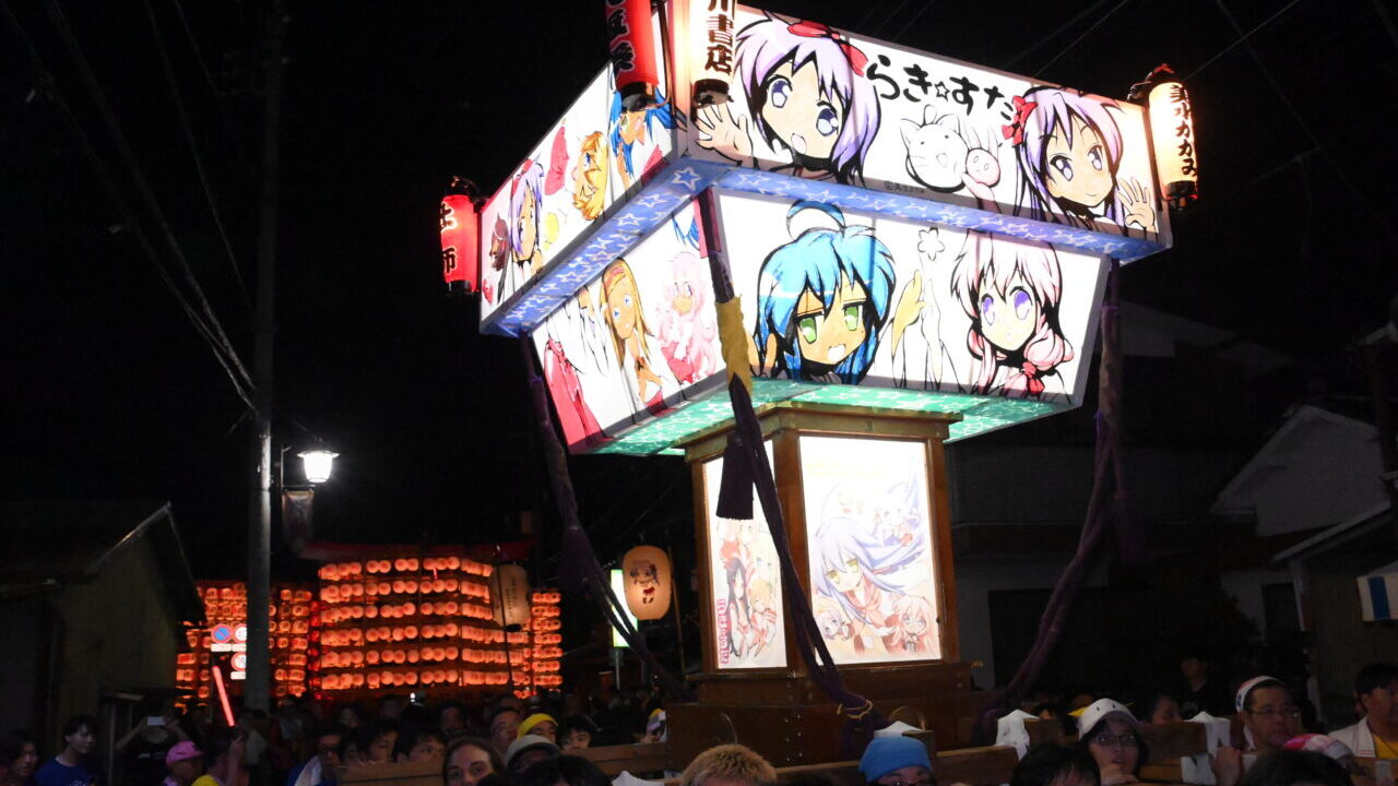 久喜市鷲宮の八坂祭にて山車と神輿