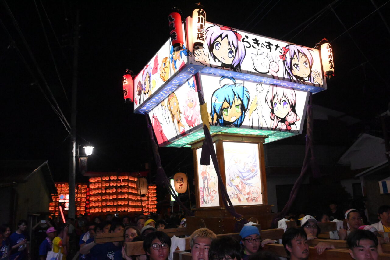 久喜市鷲宮の八坂祭にて山車と神輿