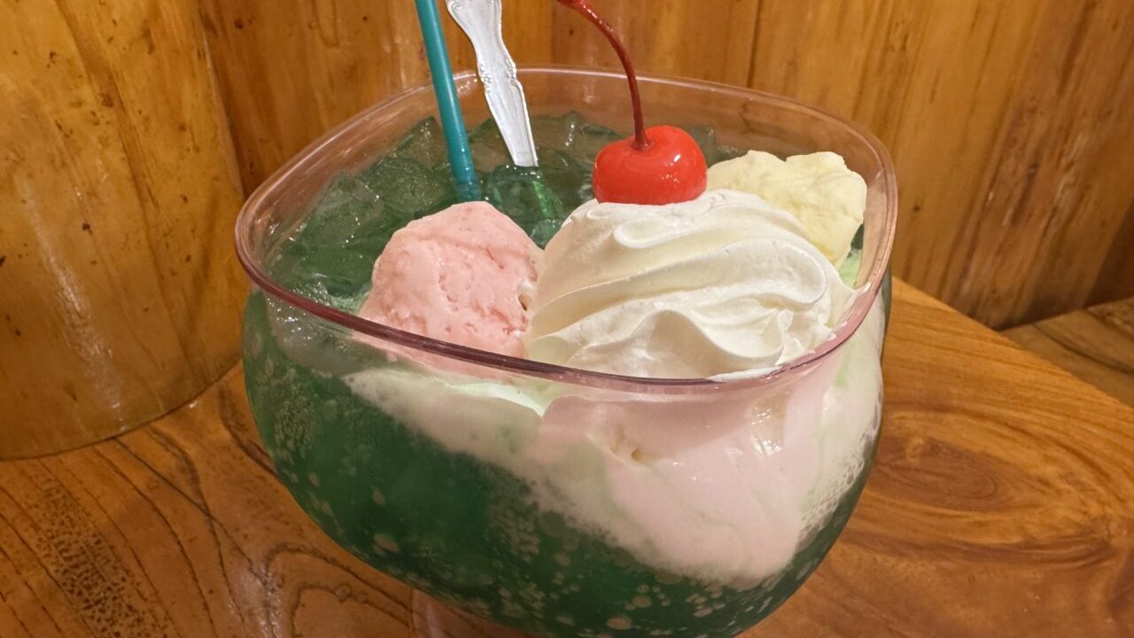 久喜市珈琲屋OBのクリームソーダ