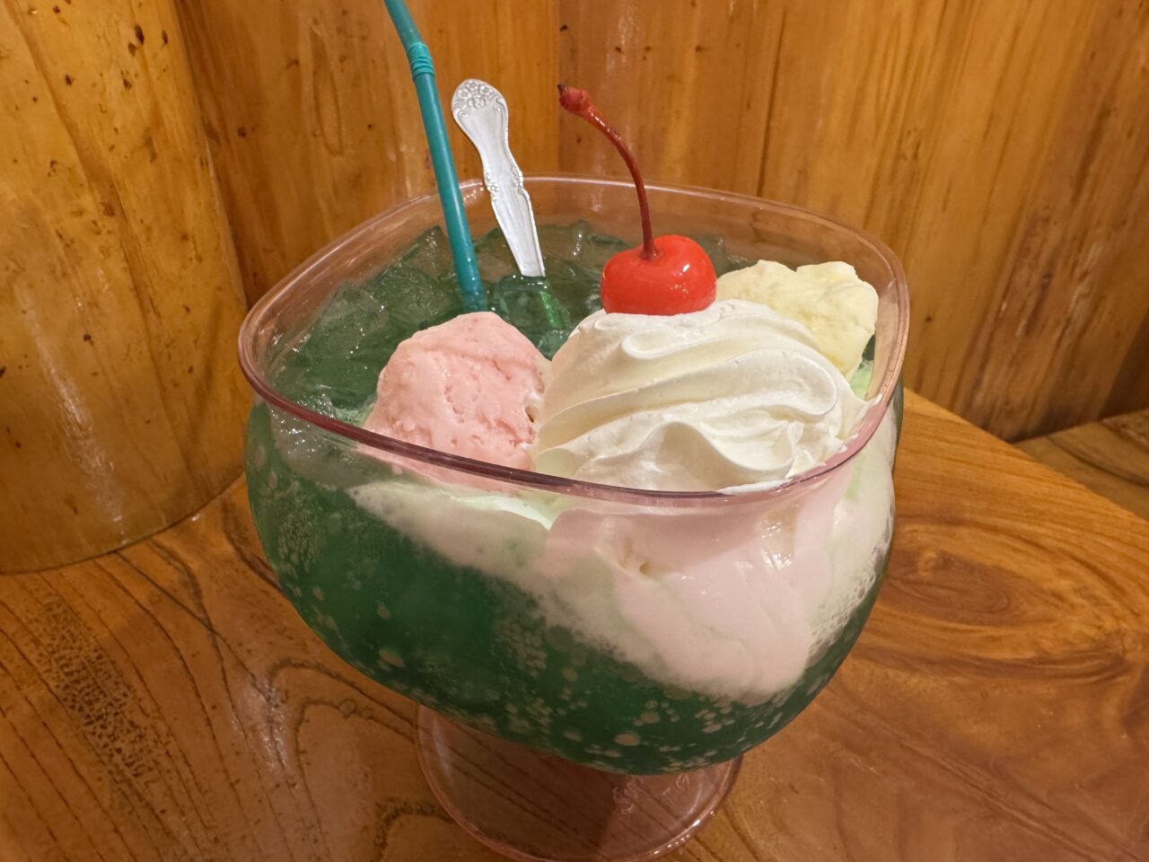 久喜市珈琲屋OBのクリームソーダ