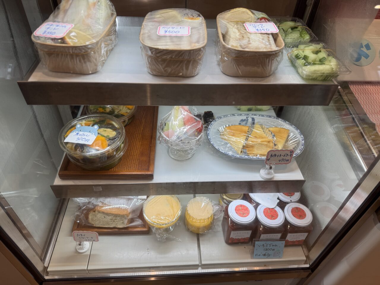 久喜市八甫にあるカフェ・ごはん百花のショーケース