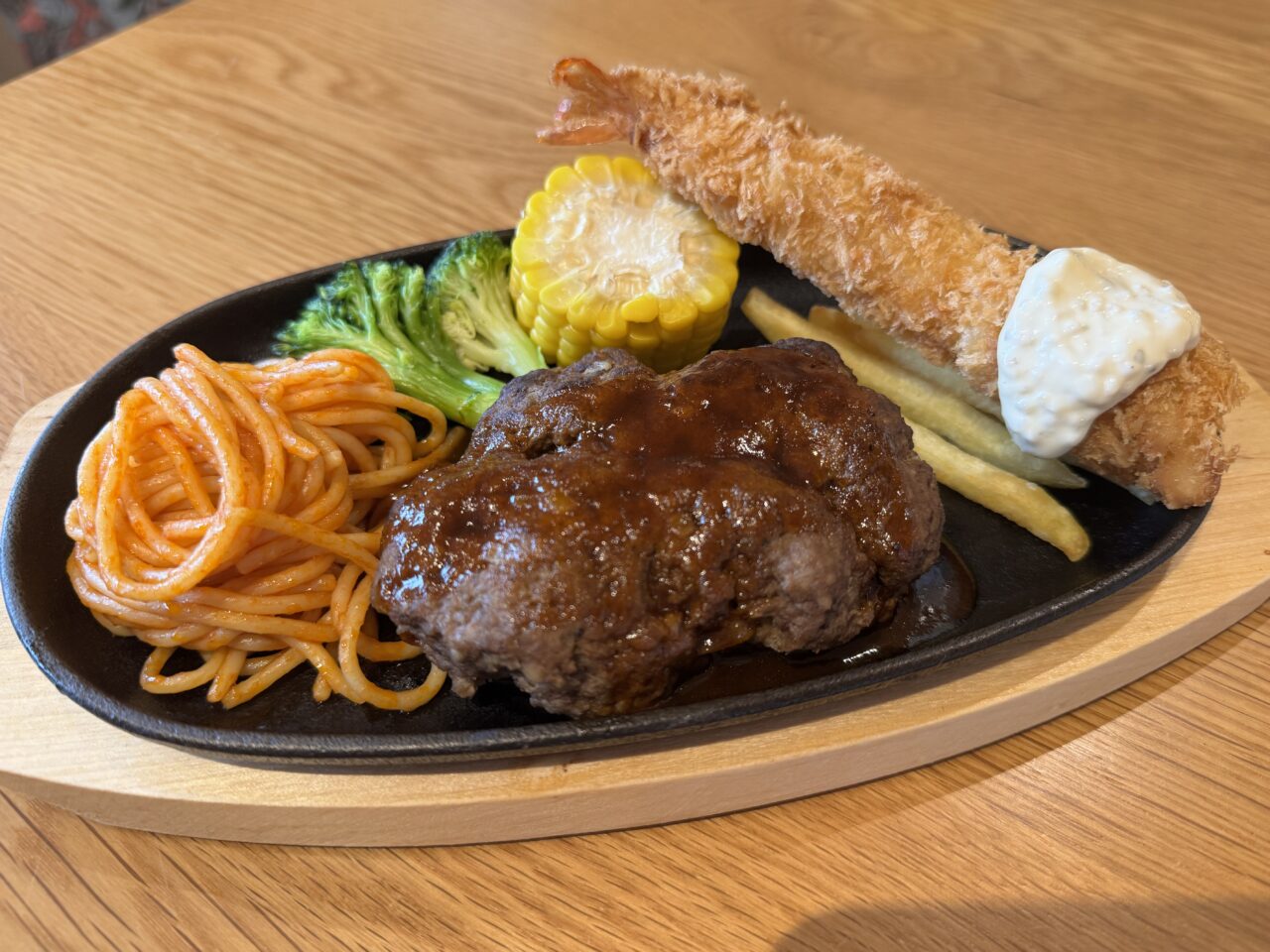 久喜市八甫にあるカフェ・ごはん百花の外観