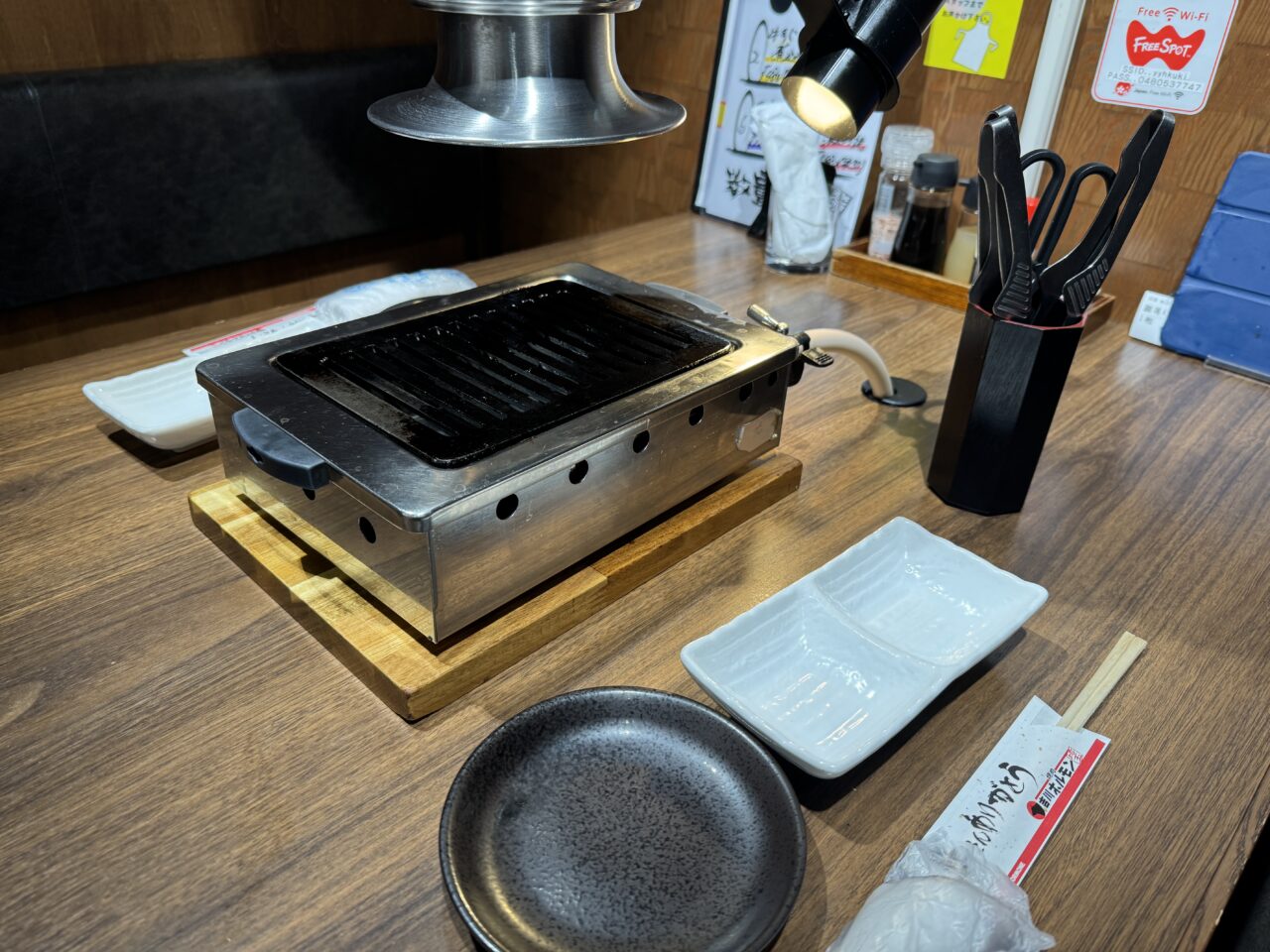 久喜市西口の焼肉・吉川ホルモンの店内