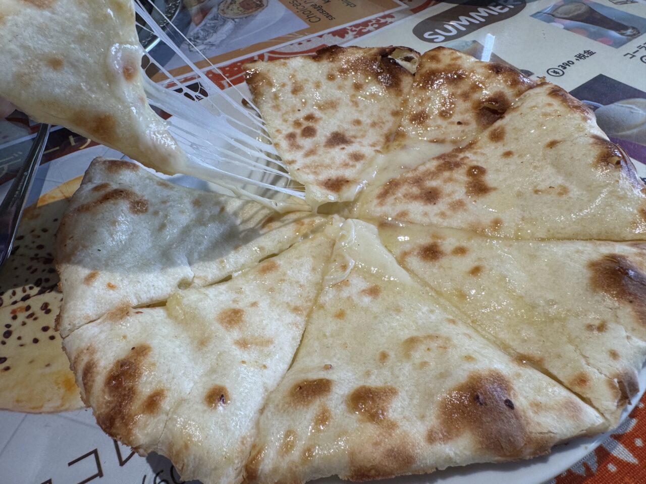 久喜市上早見にあるアジアンダイニングデリーのチーズナン