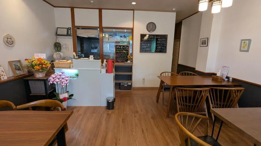 幸手の緑台でランチが楽めるカフェコンネの客席