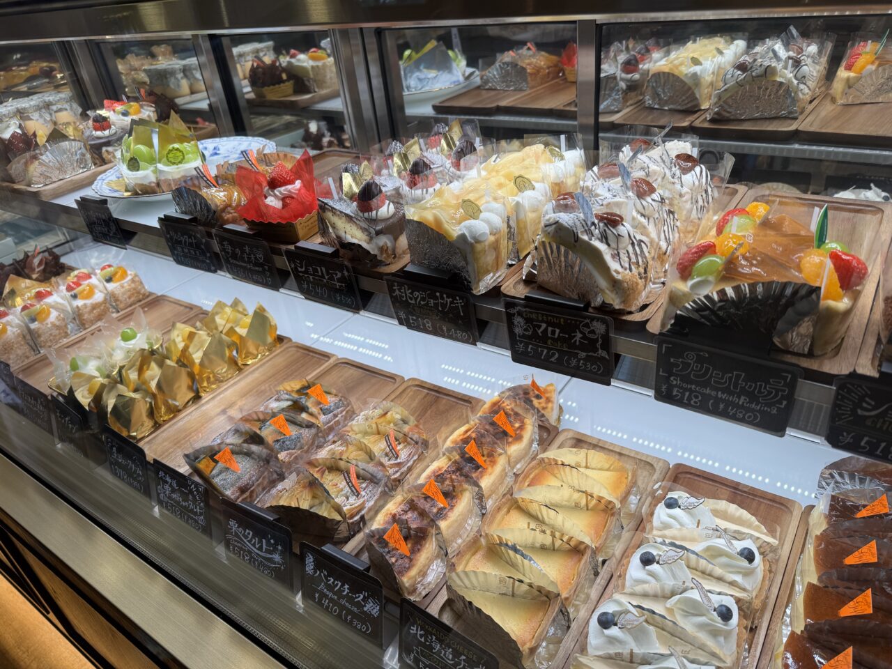 久喜市栗橋にあるケーキ屋パリジェンヌ洋菓子店のケーキのショーケース