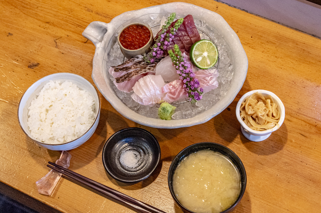 久喜・和戸・宮代・杉戸にある和食鉄砲塚では接待にぴったりのコースとランチが販売中。おまかせ刺身定食