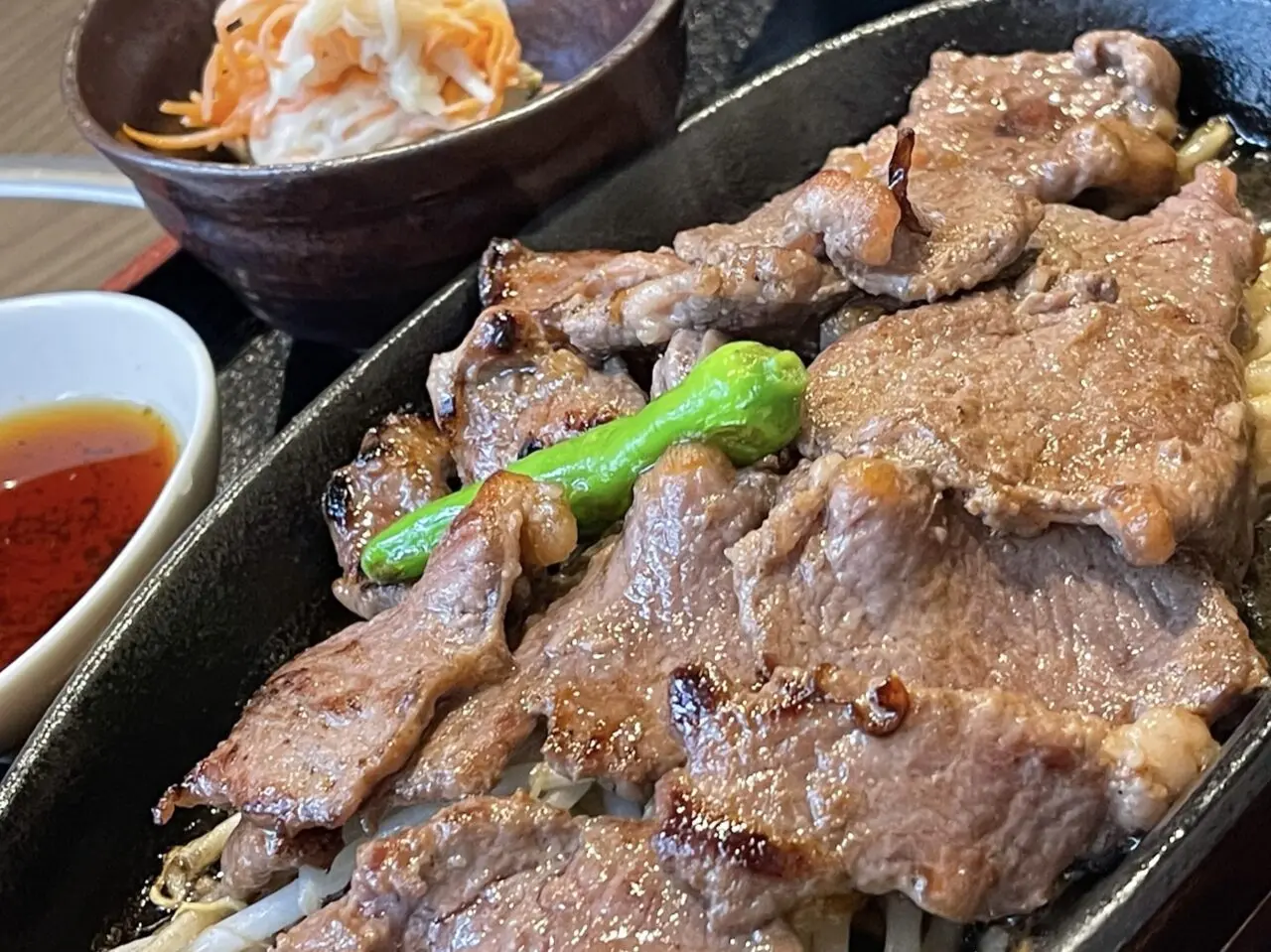 鉄板食堂・焼肉弁当店・精肉店の3業態複合店舗