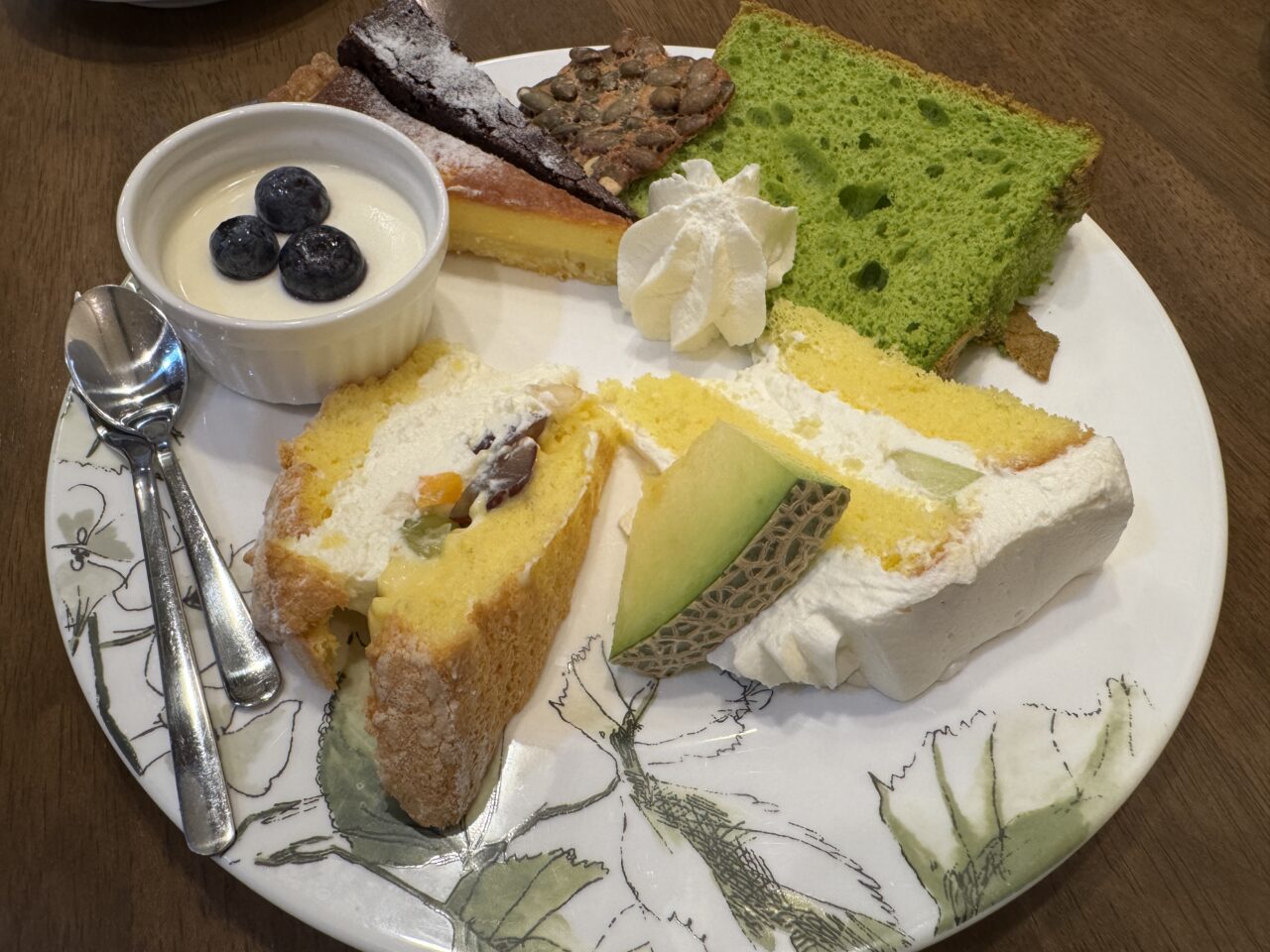 久喜市鷲宮にある1000円のケーキ盛り合わせが美味しい喫茶おぐら