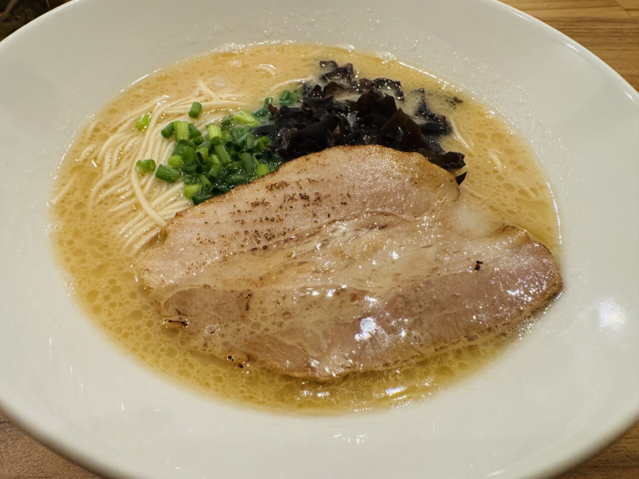 久喜駅にできた博多バリすごのランチの白湯ラーメンランチ