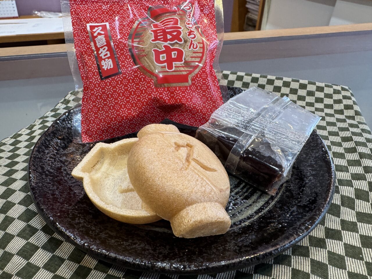 久喜市の田中屋菓子店の塩あんびんとシェープアイス