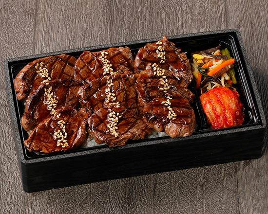 ※定食メニューは「スープ+キムチ+牛すじ煮+ごはん+ミニ冷麺またはミニカレー」付き