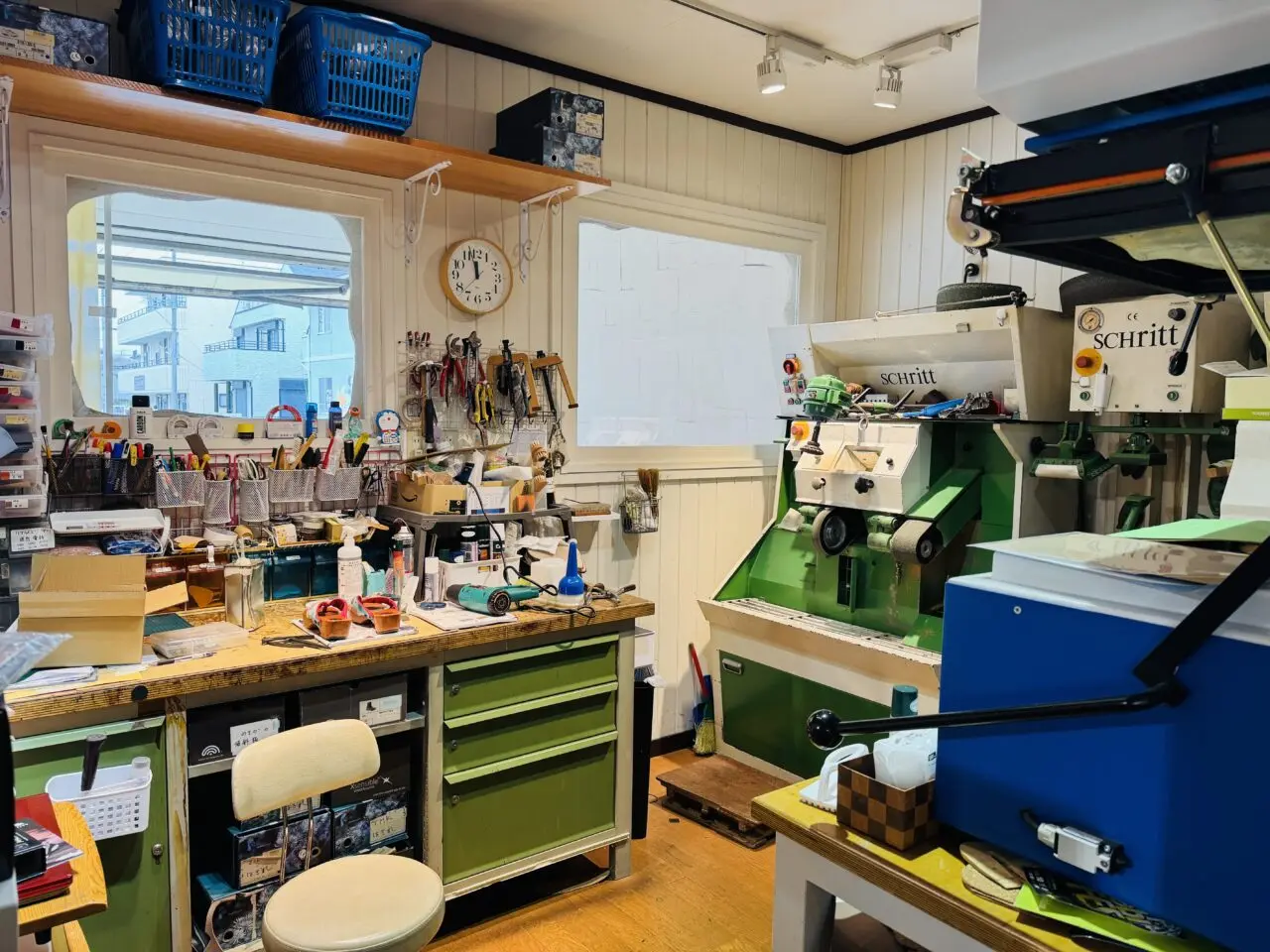 久喜の靴シェーネは障害のある人やハンデのある人、リウマチで脚長差がある人などの靴をオーダーメイドや加工をしてくれます