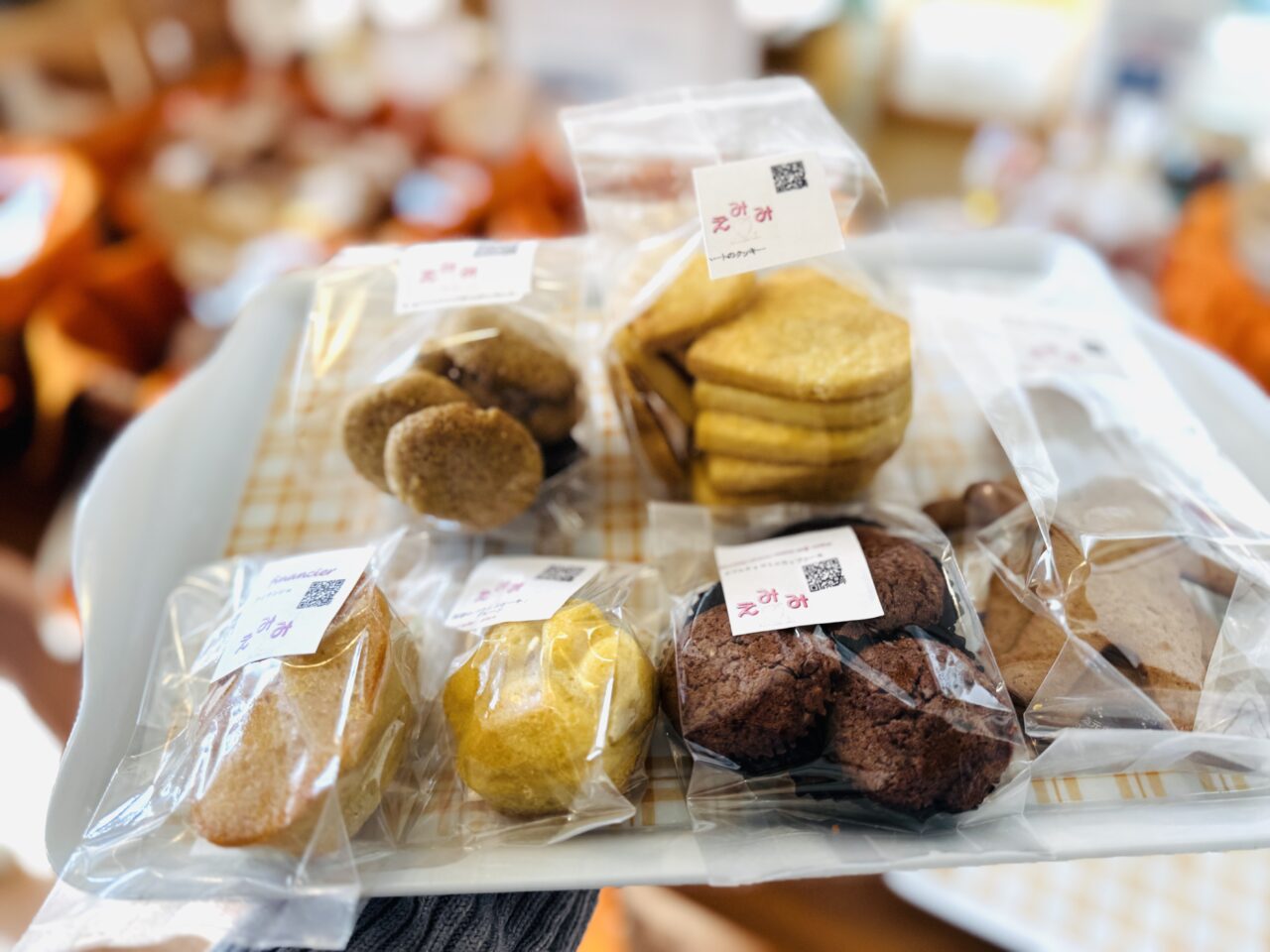 幸手市にあるケーキ屋さんえみみのわかめロール