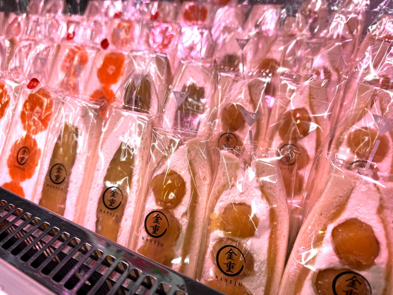 久喜市にある丸ごとももソフトが有名な金重の焼きいもソフト