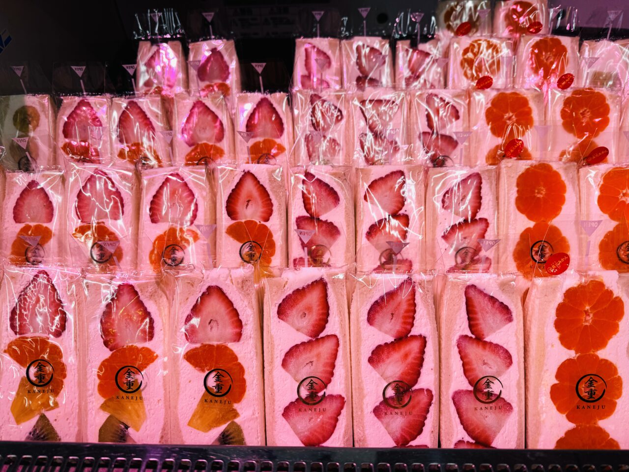 久喜市にある丸ごとももソフトが有名な金重の焼きいもソフト