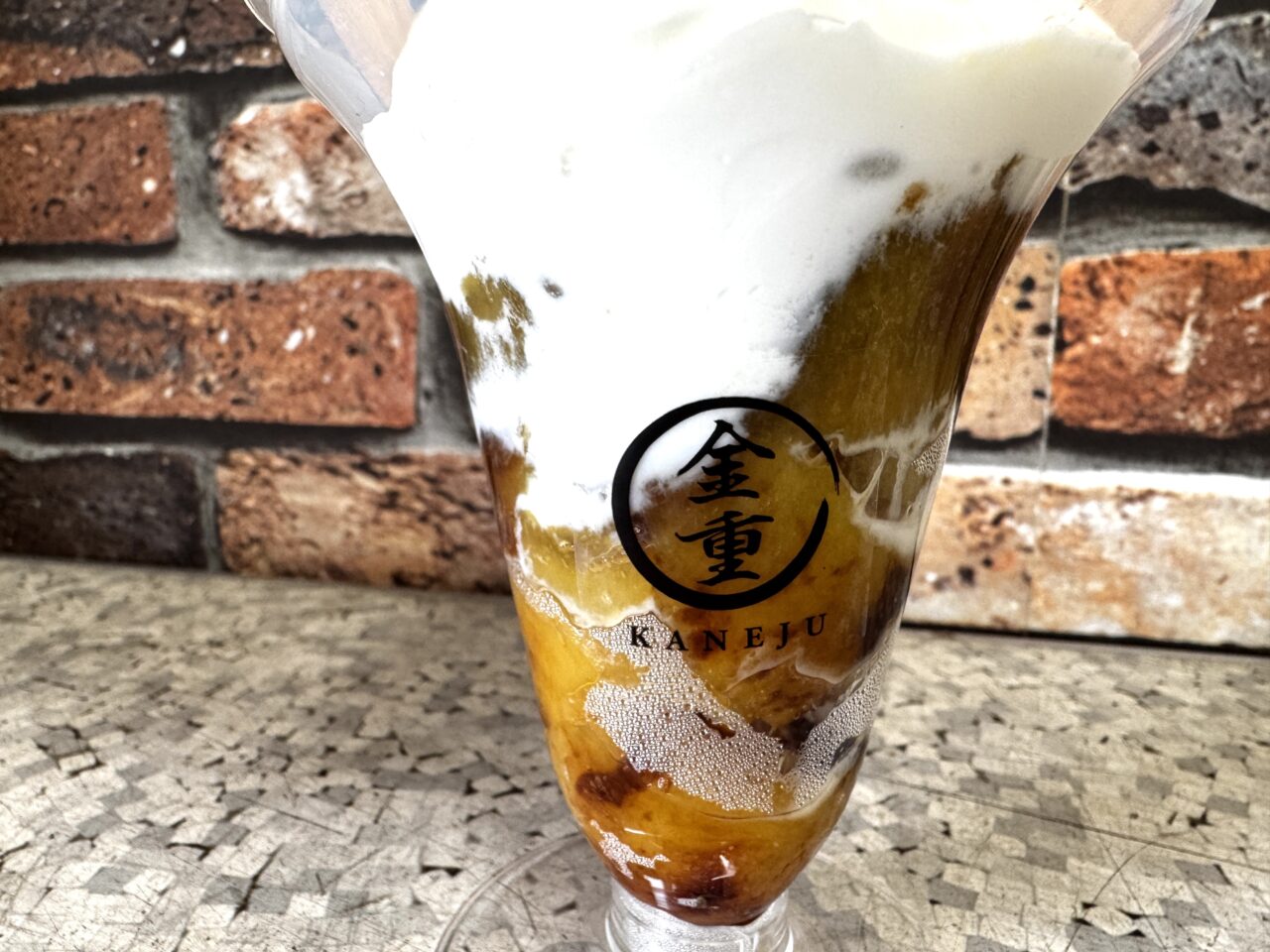 久喜市にある丸ごとももソフトが有名な金重の焼きいもソフト