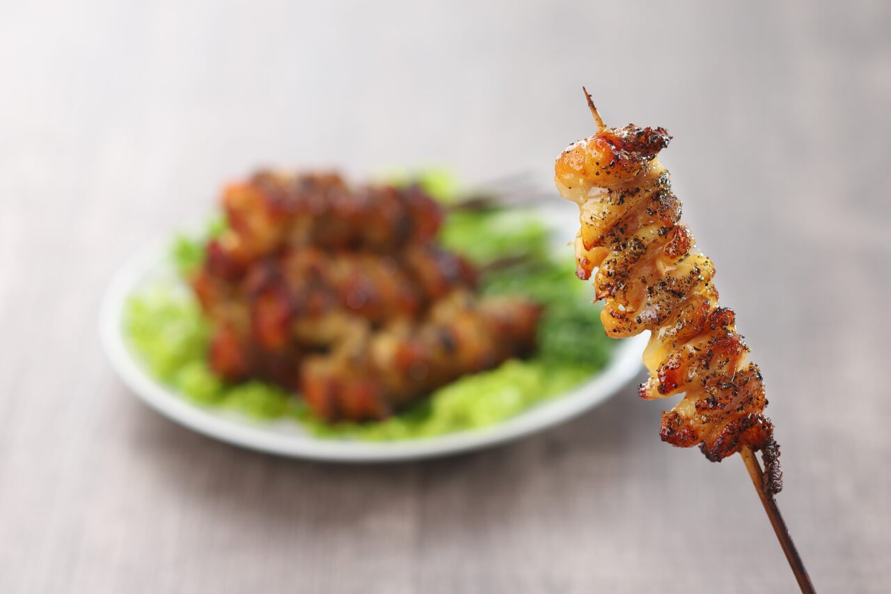 岡山で1日3000本売れる名物串焼、コリコリ食感のズリ串(砂肝)