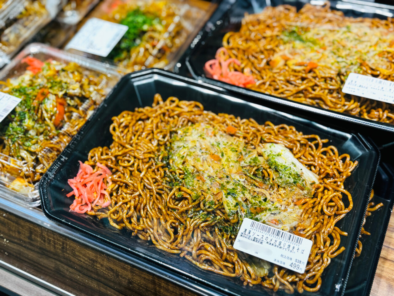 BBBベイシアビッグ弁当メガ盛りシリーズのカレー・麻婆豆腐