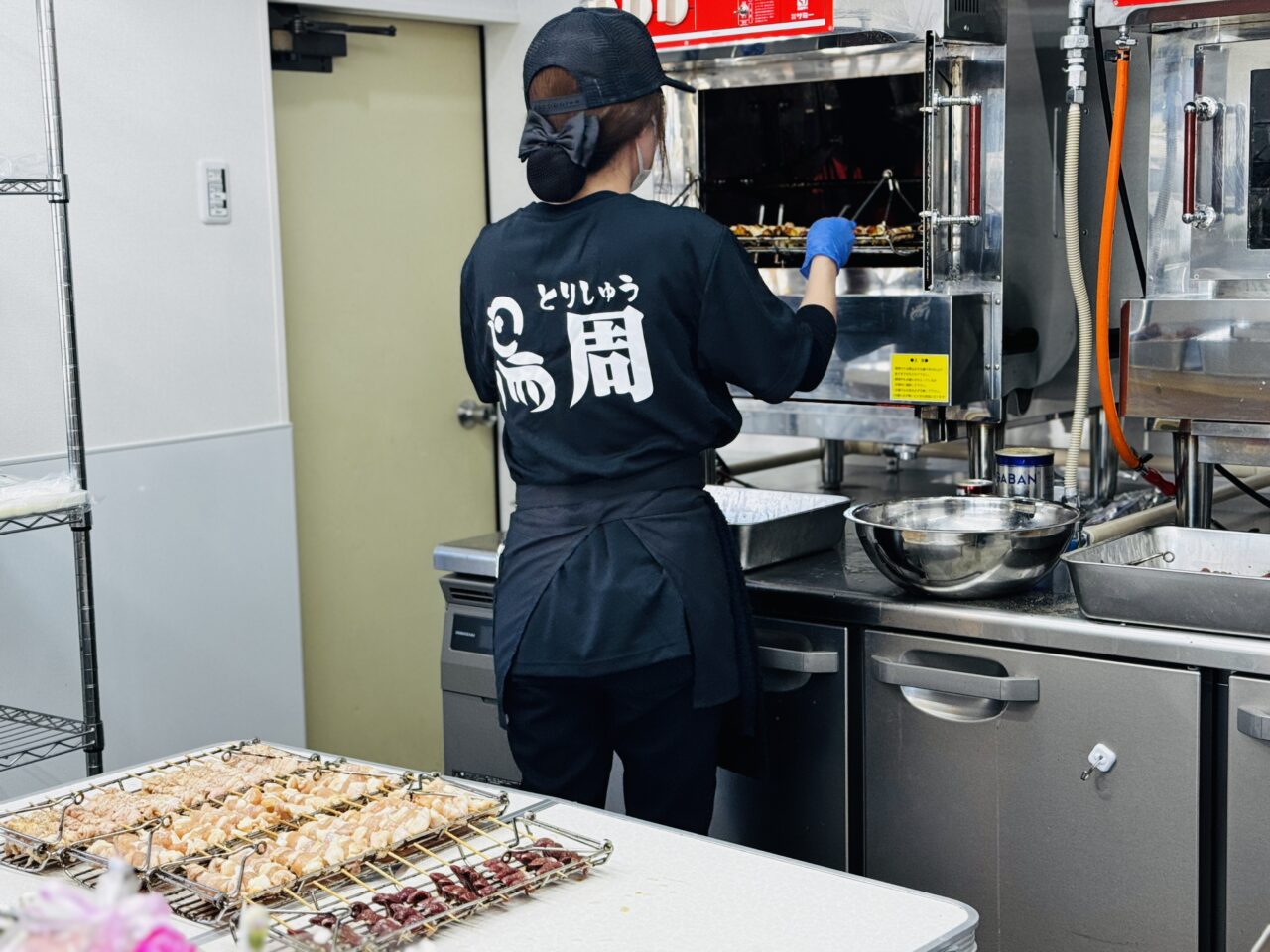 春日部店に次いでオープンした鳥周杉戸店のローストチキンと名物串焼