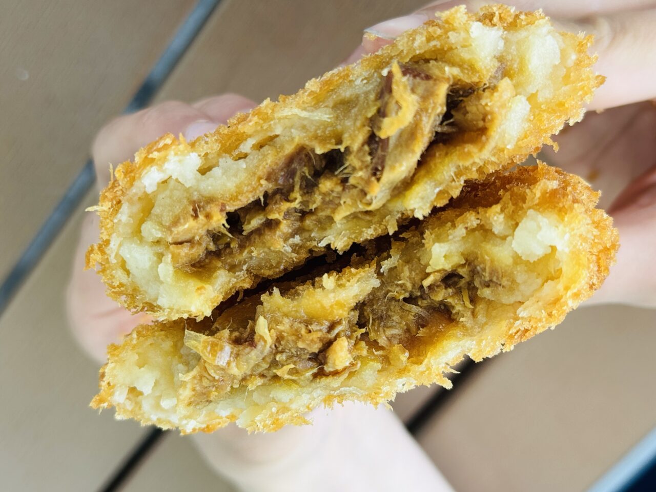 一般道からでも買い物できる菖蒲P Aのチャーシューコロッケ