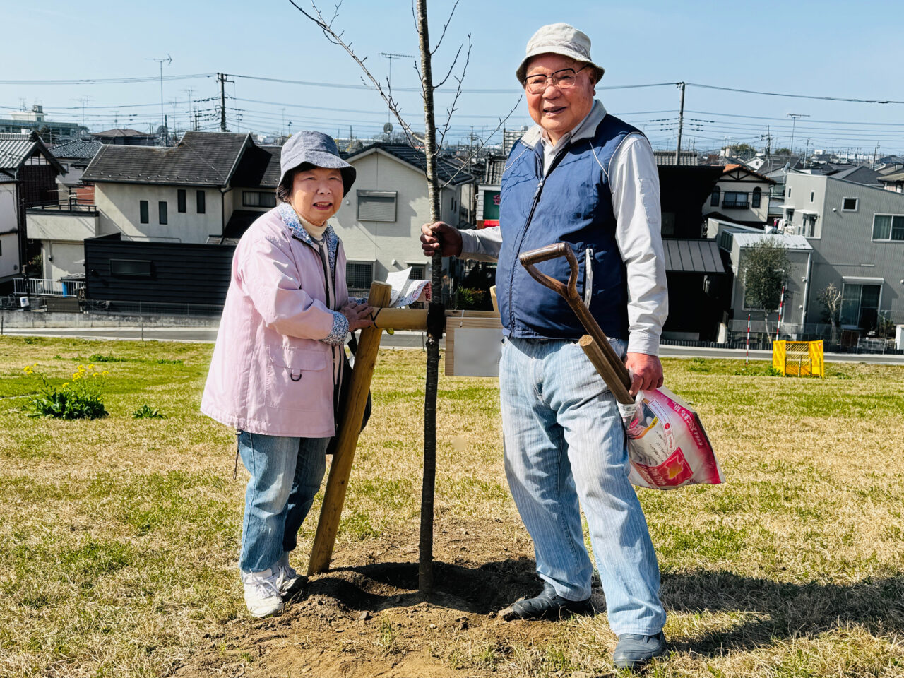 久喜市に新しい桜堤が。桜の里親による桜の植樹が開催。