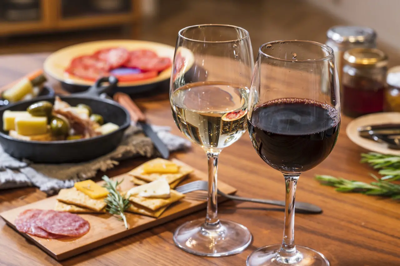 農地の整備を進めるとともに、収穫したぶどうについてはぶどうジュースとして加工し
幸手市のふるさと納税の返礼品やイベントへの出店、市内業者での販売を目指します。
また、事業の拡大に合わせてワイナリーを整備し、ワインの製造・販売を行う予定です。