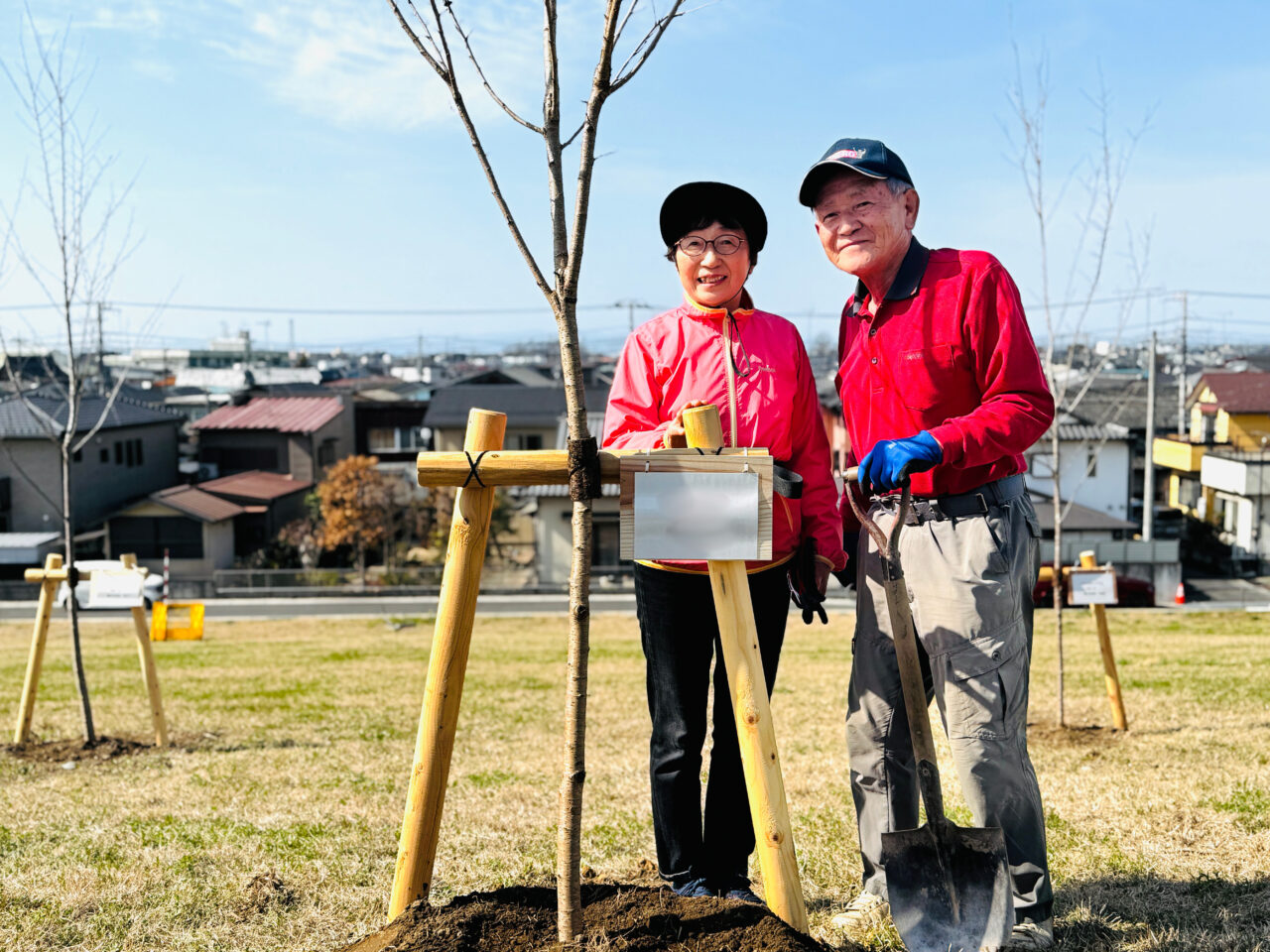 久喜市に新しい桜堤が。桜の里親による桜の植樹が開催。